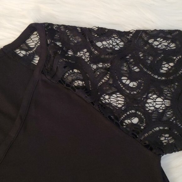 Zenana Signature Black Lace Luxe Rayon Short Sleeve Tunic Tee V-neck Size M - Picture 9 of 9